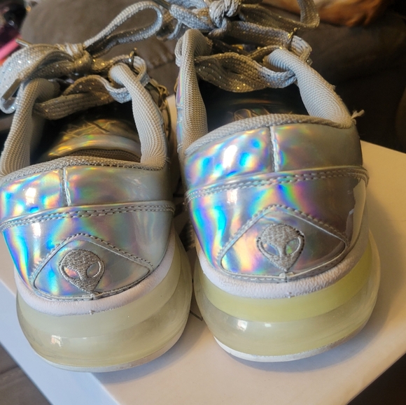 YRU dolls kill aire silver platform sneakers Space Alien Shoe Chain Charm 8 New - Picture 6 of 16